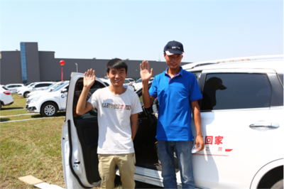 啟辰百車齊聚鄭州工廠 T70回家之旅完美收官——一場(chǎng)關(guān)于品質(zhì)、信賴與‘健身式’服務(wù)的深度共鳴